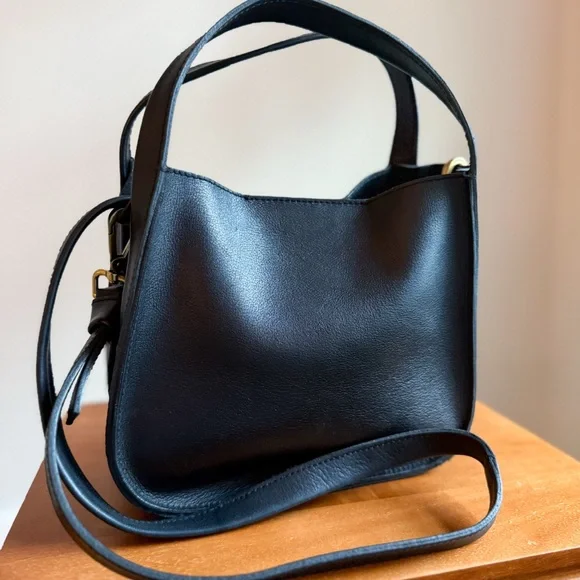 EUC Madewell Black Soft Leather Crossbody - Picture 1 of 3